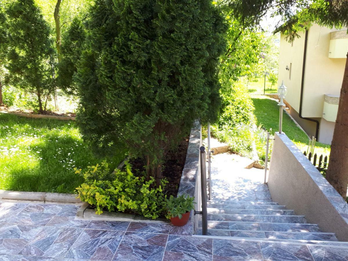 Obiteljski Apartman Borovi Visoko Exterior foto